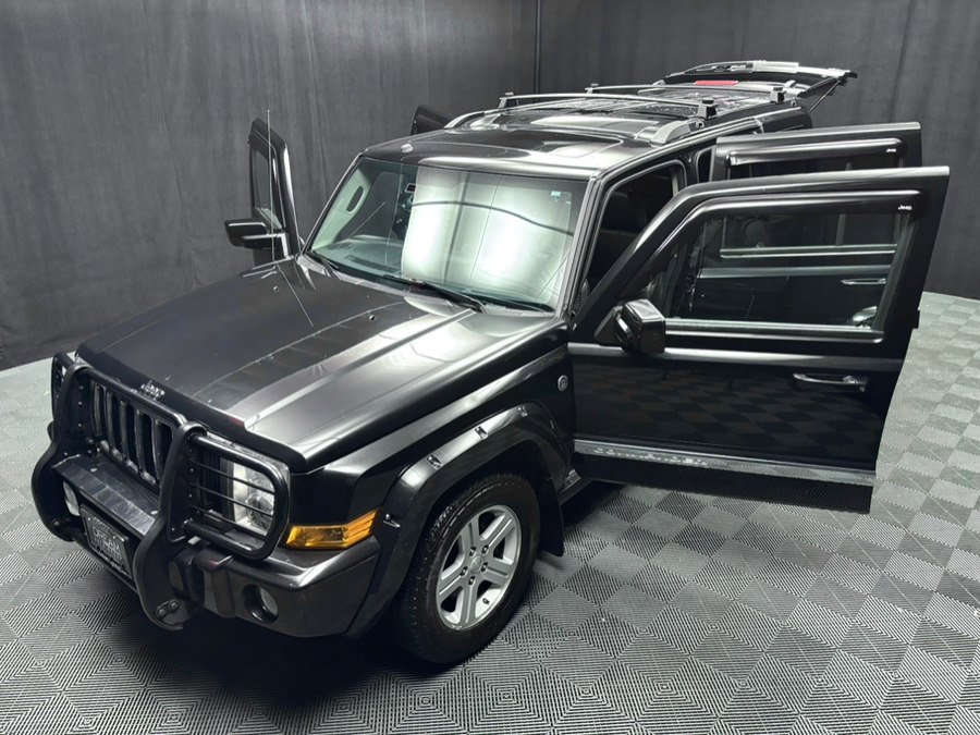 Used 2010 Jeep Commander Limited image 18