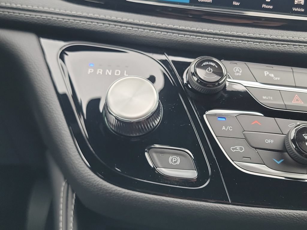 New 2027 Chrysler Pacifica Limited FWD image 11