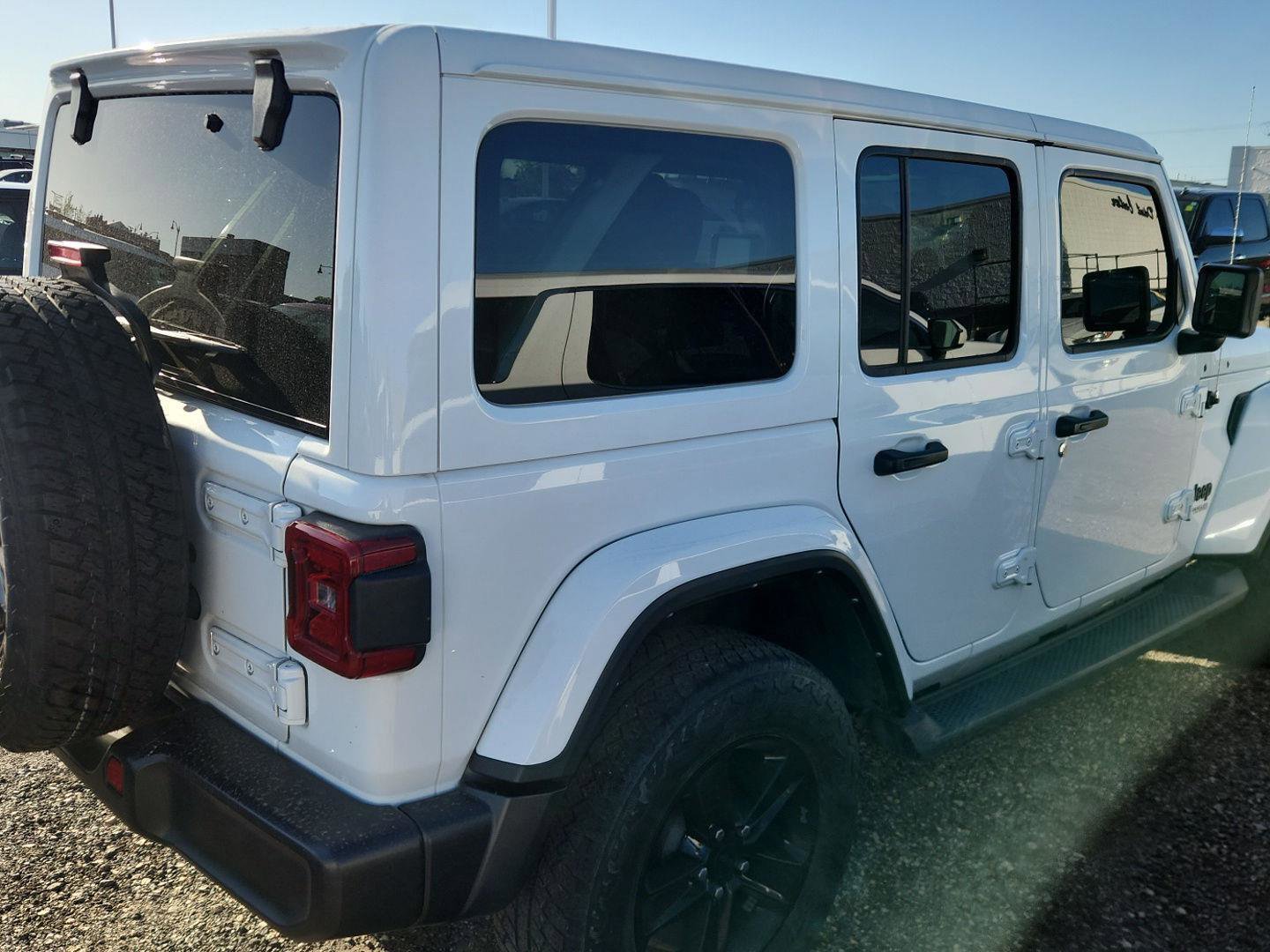 Used 2021 Jeep Wrangler Unlimited Sahara AWD/4WD image 4