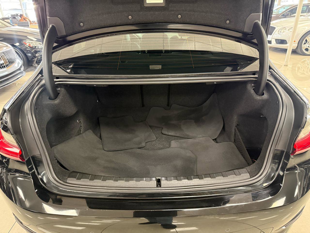 Used 2019 BMW 330i Sedan w/ Convenience Package image 25