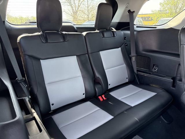 Used 2022 Ford Explorer XLT w/ Equipment Group 202A image 22