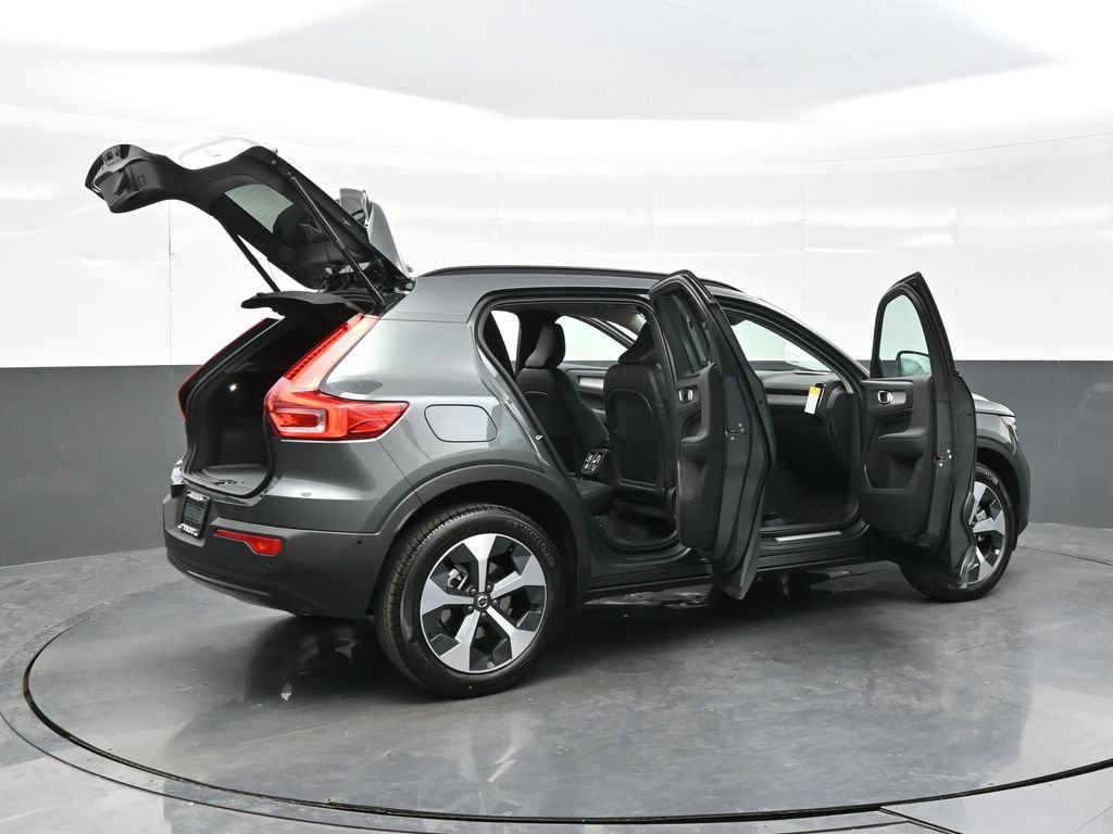 New 2026 Volvo XC40 B5 Plus w/ Protection Package Premier AWD/4WD image 43