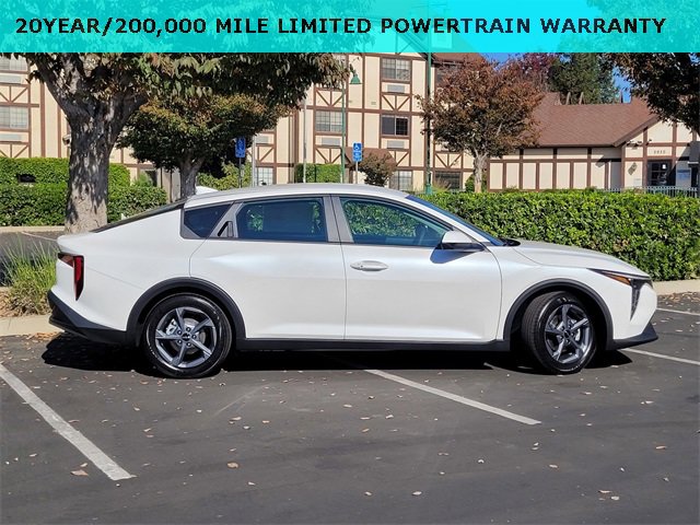 New 2025 Kia K4 LXS image 3