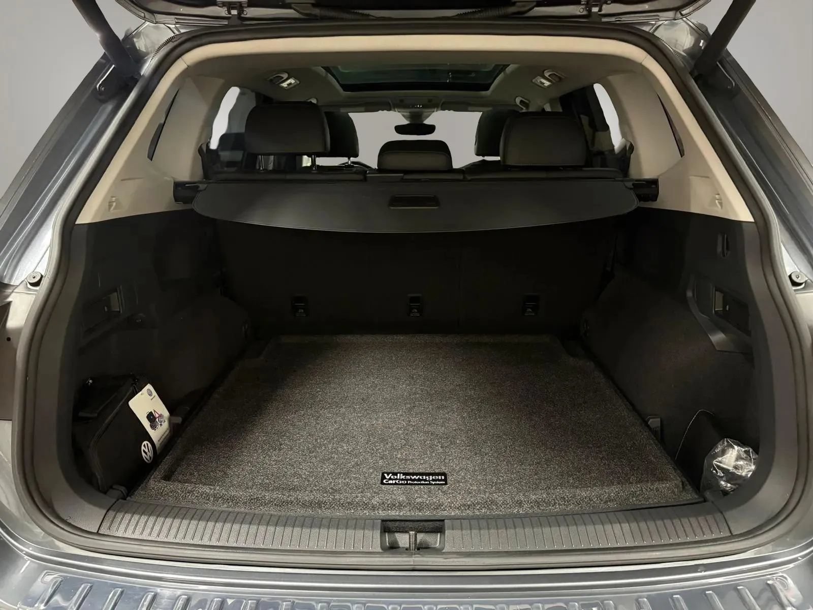 Used 2020 Volkswagen Tiguan SEL AWD/4WD image 9