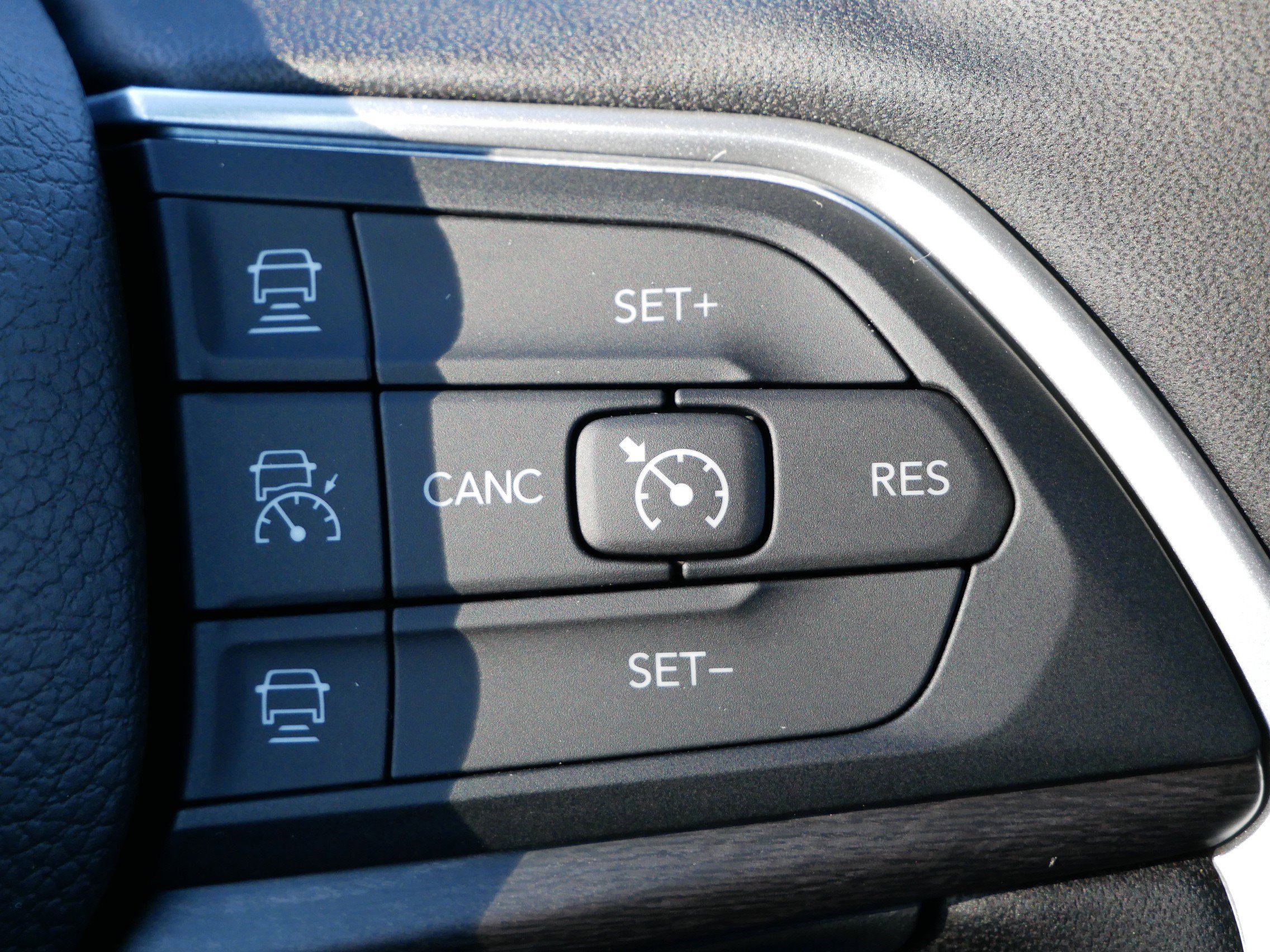 New 2025 Jeep Grand Cherokee Limited w/ Luxury Tech Group II image 16