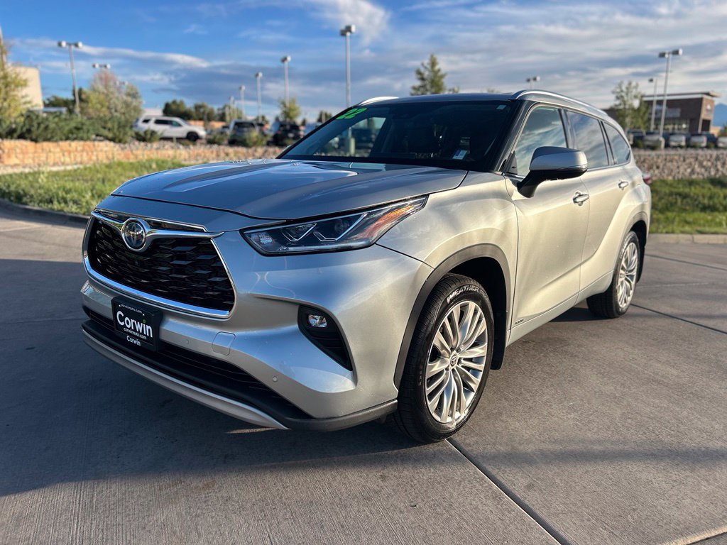 Used 2022 Toyota Highlander Platinum AWD/4WD image 3