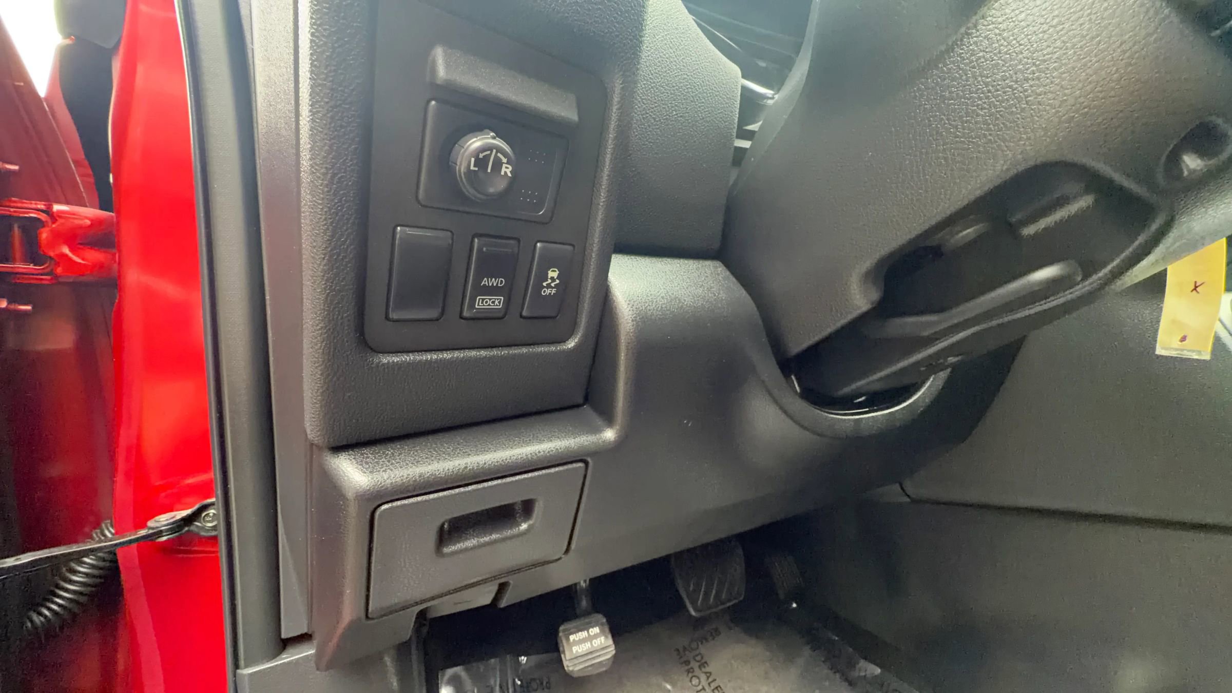 Used 2011 Nissan Rogue S image 31