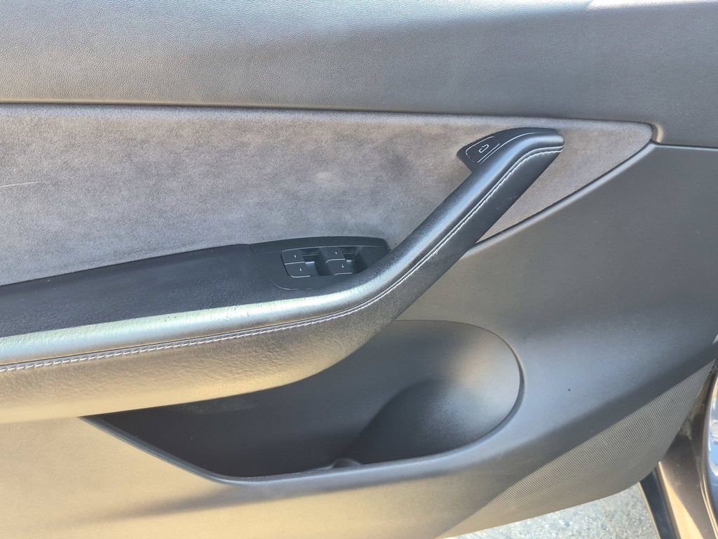 Used 2021 Tesla Model Y Long Range AWD/4WD image 19