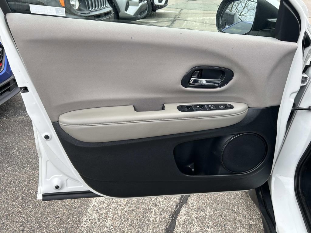 Used 2018 Honda HR-V LX image 15