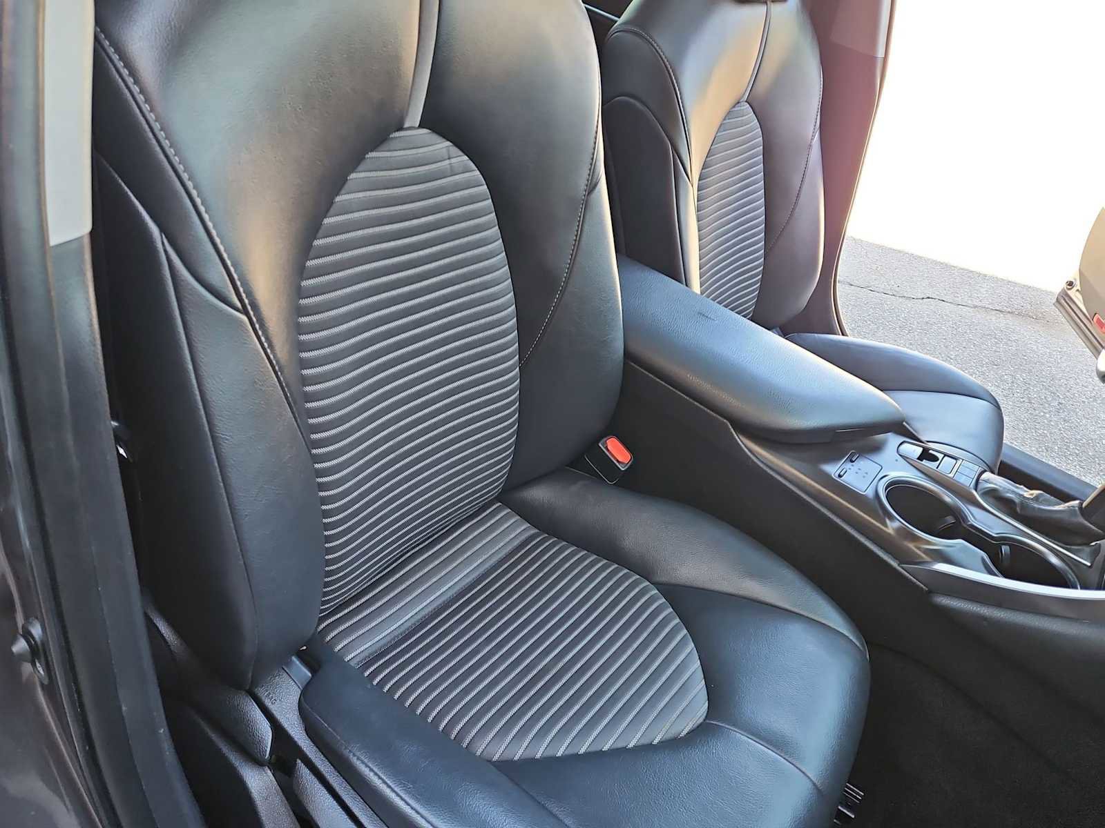 Used 2022 Toyota Camry SE w/ Cold Weather Package image 22