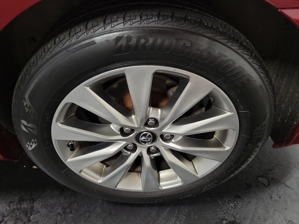 Used 2017 Toyota Camry XLE FWD image 10