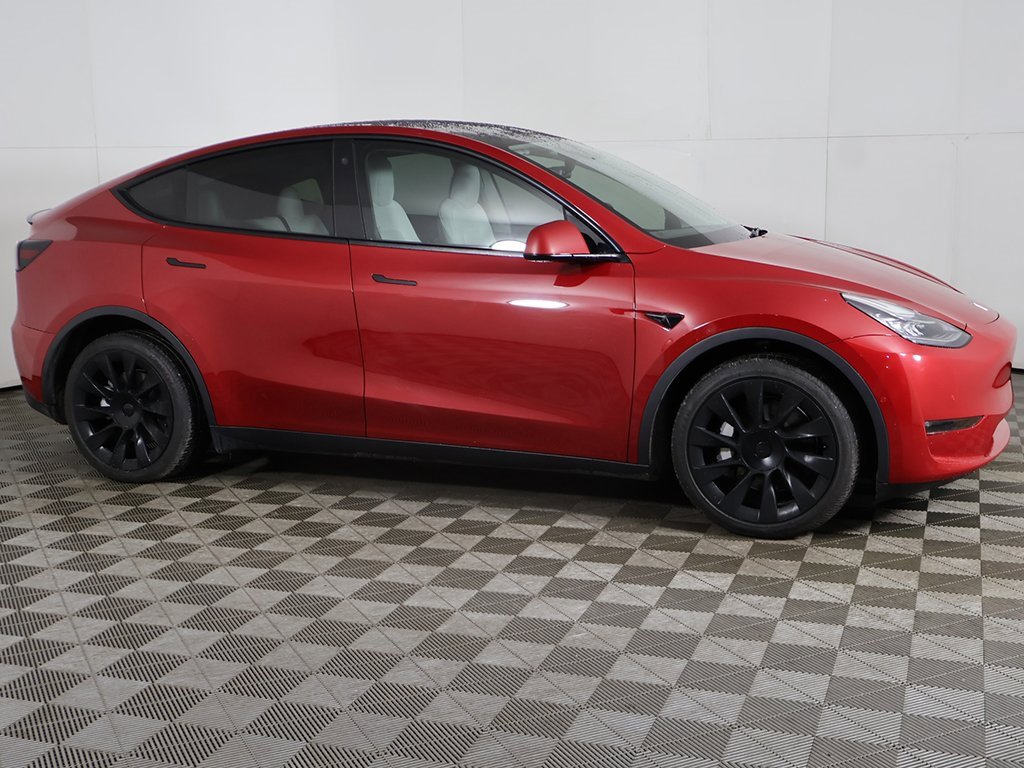 Used 2022 Tesla Model Y Long Range image 15