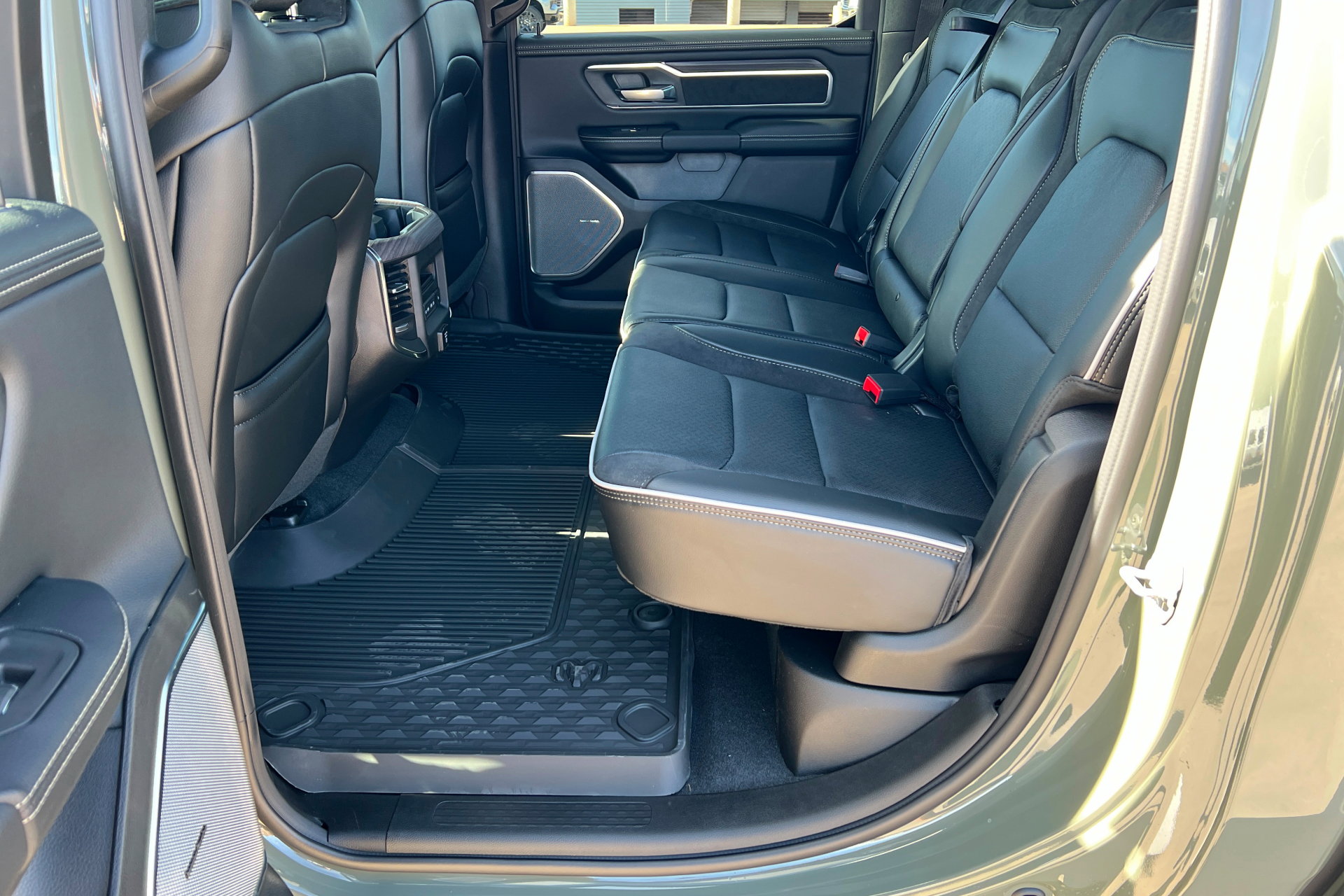 New 2026 RAM 1500 Laramie AWD/4WD image 21