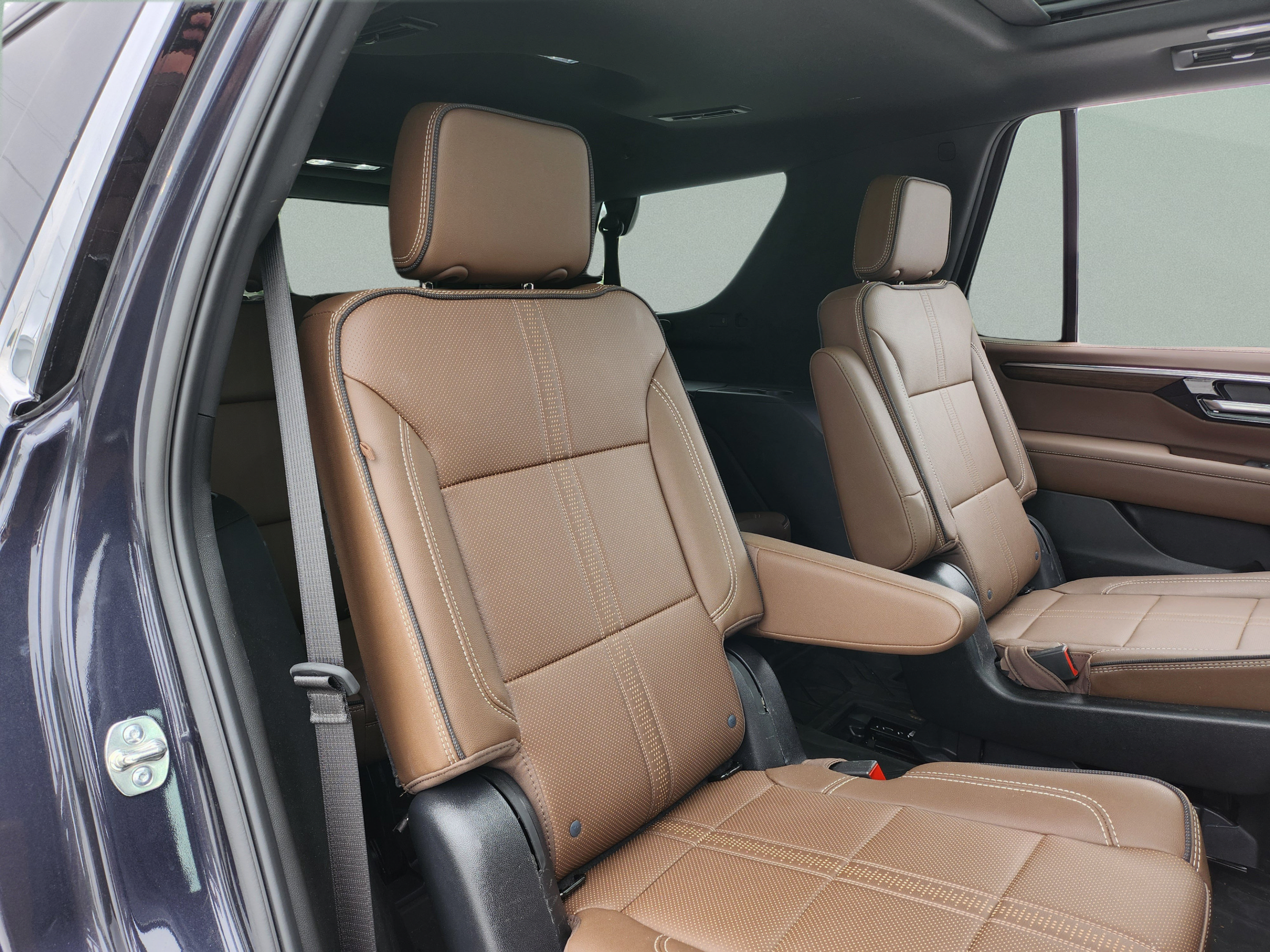 Used 2025 Chevrolet Tahoe High Country AWD/4WD image 29