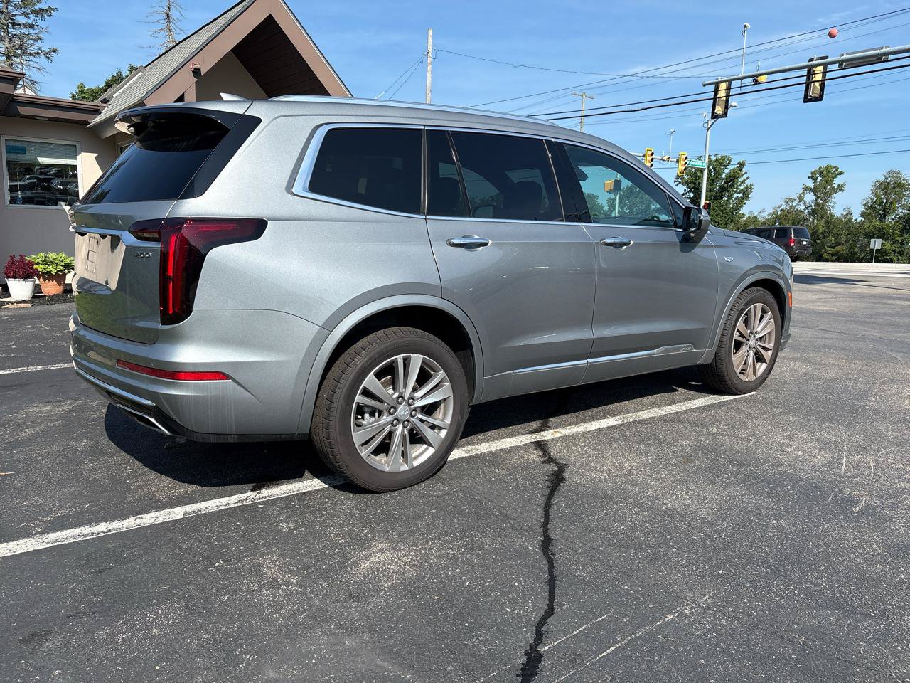 Used 2024 Cadillac XT6 Premium Luxury w/ LPO, Floor Liner Package AWD/4WD image 5
