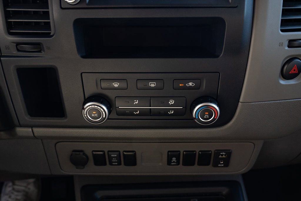 Used 2020 Nissan NV 3500 SV RWD image 17