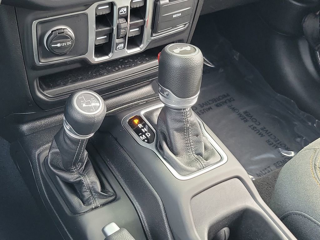 Certified 2025 Jeep Wrangler Unlimited Sahara w/ Safety Group AWD/4WD image 31