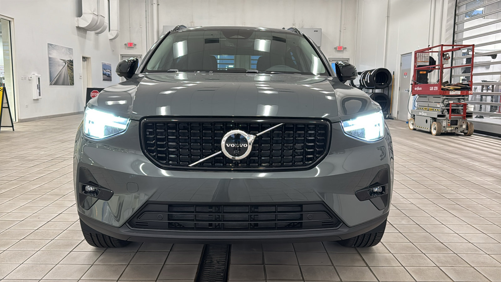 New 2026 Volvo XC40 B5 Plus w/ Protection Package Premier AWD/4WD image 10