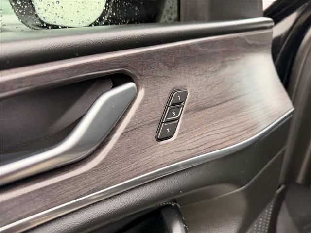 Used 2023 Jeep Grand Cherokee Overland image 9