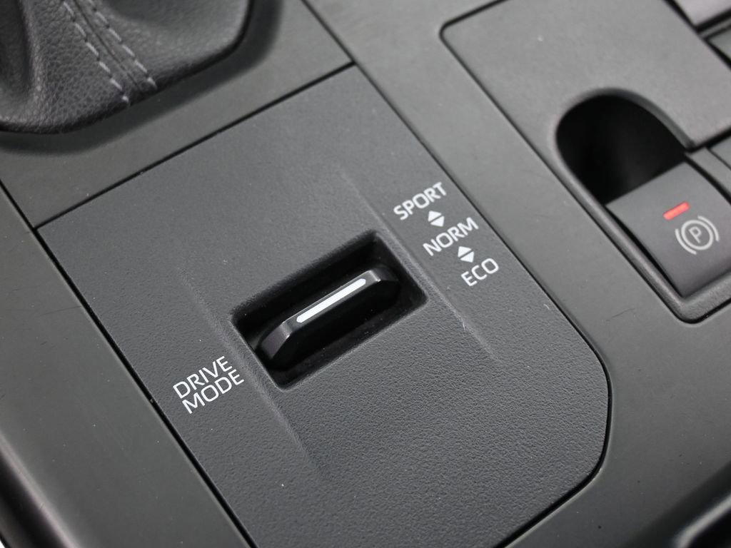 Used 2023 Toyota Highlander LE image 28