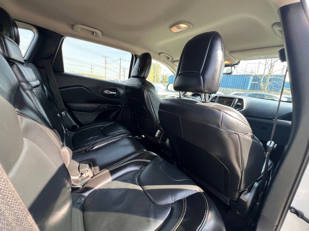 Used 2016 Jeep Cherokee Limited AWD/4WD image 12
