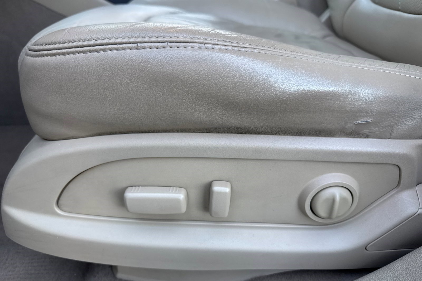 Used 2010 Buick Enclave CXL w/ Trailering Provision Package image 14