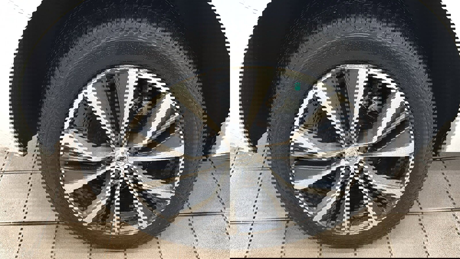 Used 2022 Volvo XC60 T8 Inscription Expression w/ Advanced Package image 31