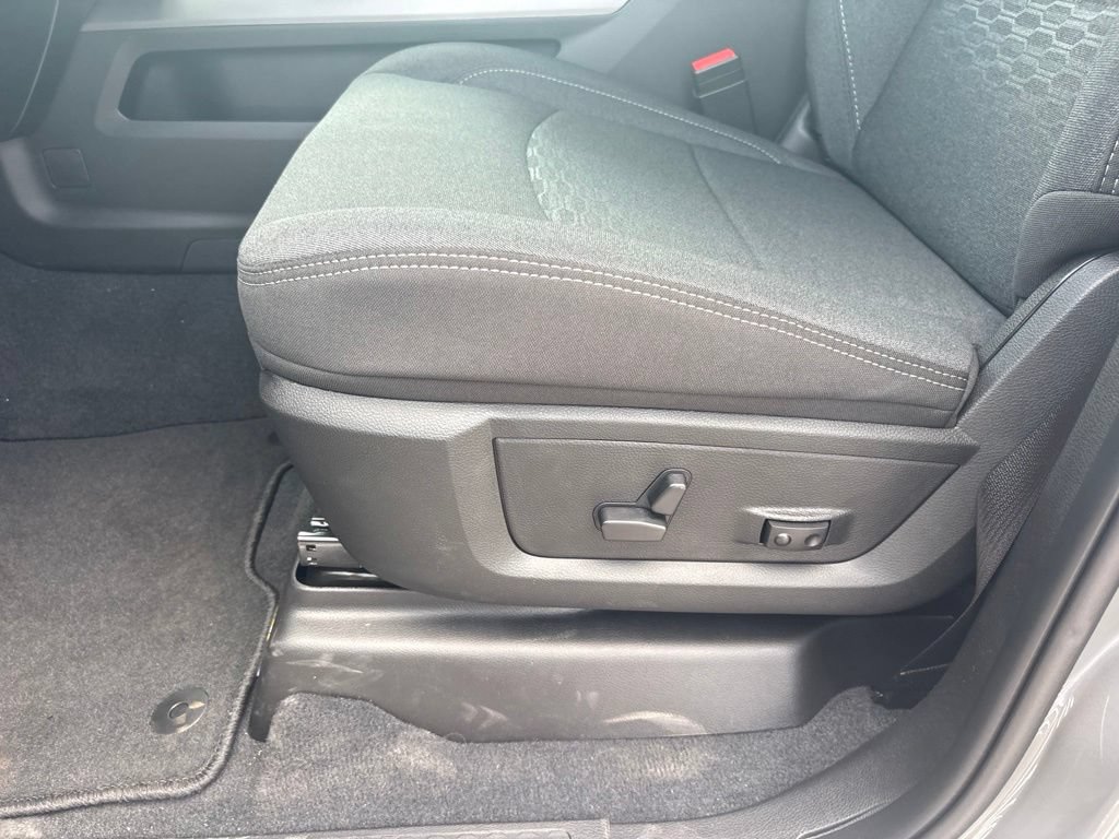 New 2027 RAM 3500 Big Horn AWD/4WD image 18