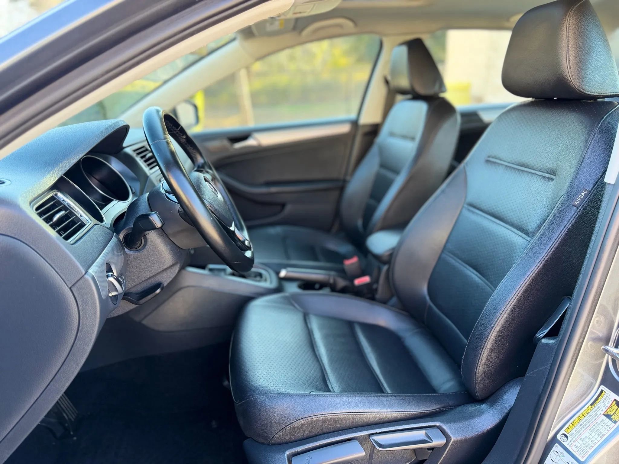 Used 2016 Volkswagen Jetta SE image 14