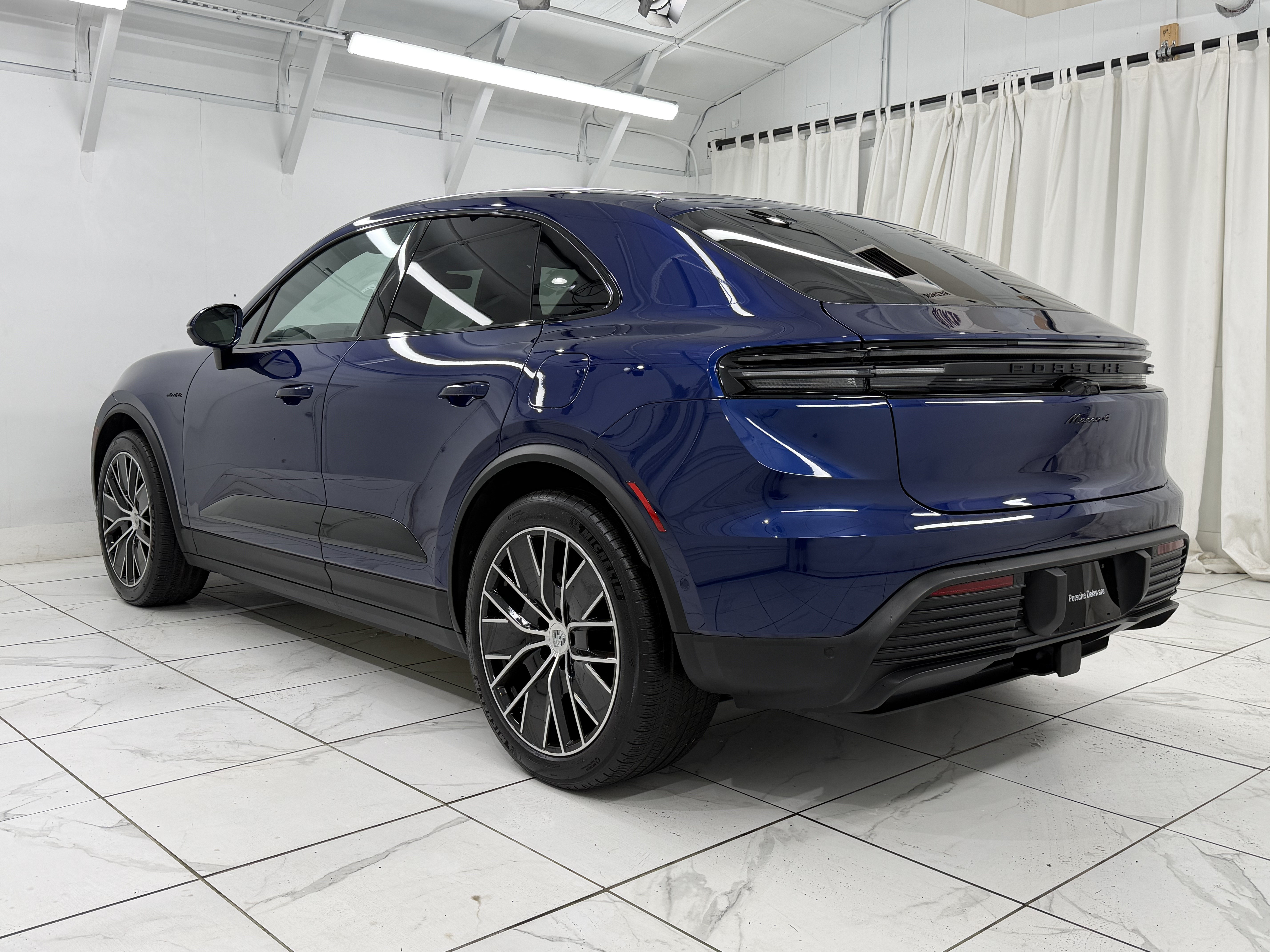 Certified 2025 Porsche Macan 4 Electric AWD/4WD image 3