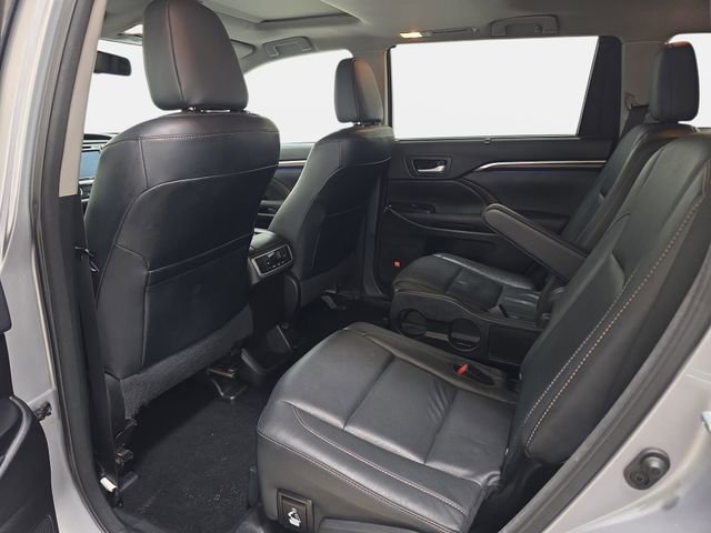 Used 2015 Toyota Highlander Limited image 12