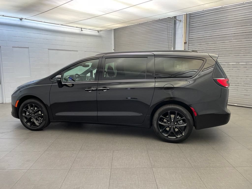 New 2027 Chrysler Pacifica Limited w/ S Appearance Package AWD/4WD image 5