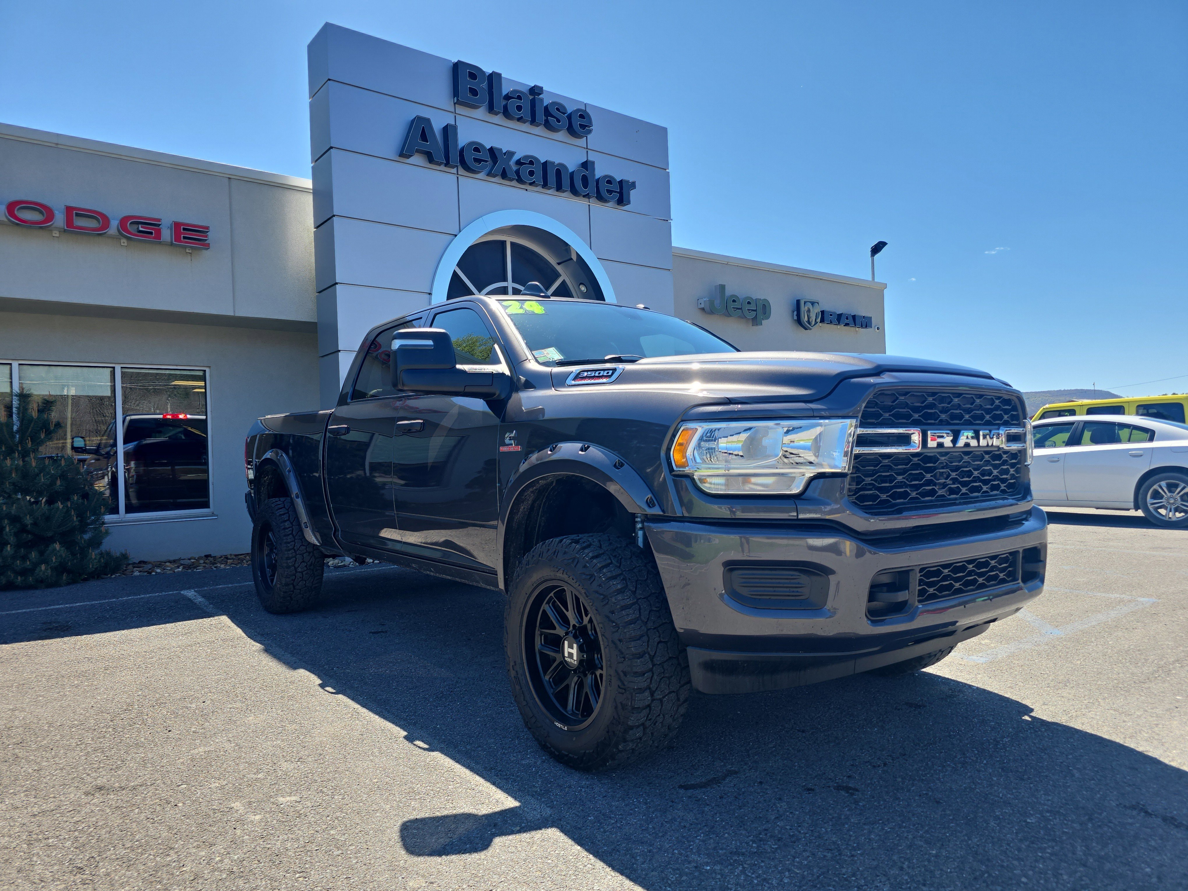 Used 2024 RAM 3500 Tradesman w/ Chrome Appearance Group AWD/4WD image 1