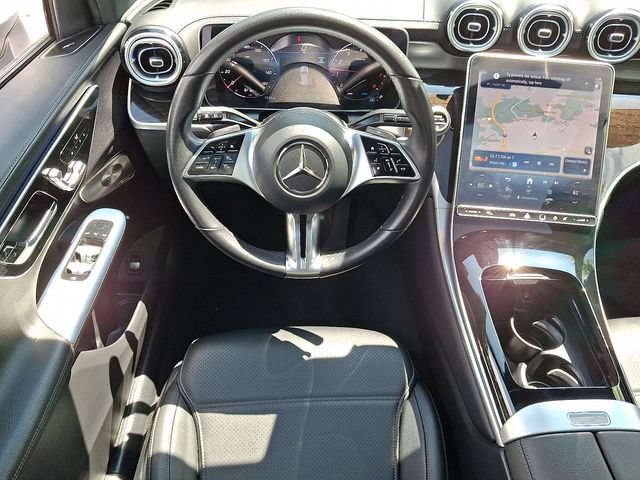 Used 2025 Mercedes-Benz GLC 300 4MATIC image 11
