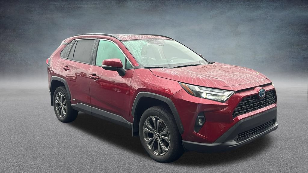 Used 2022 Toyota RAV4 XLE Premium AWD/4WD image 2