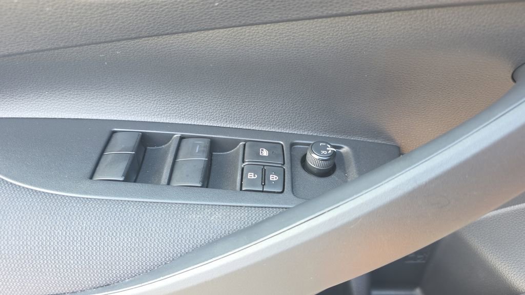 Used 2025 Toyota Corolla LE image 24