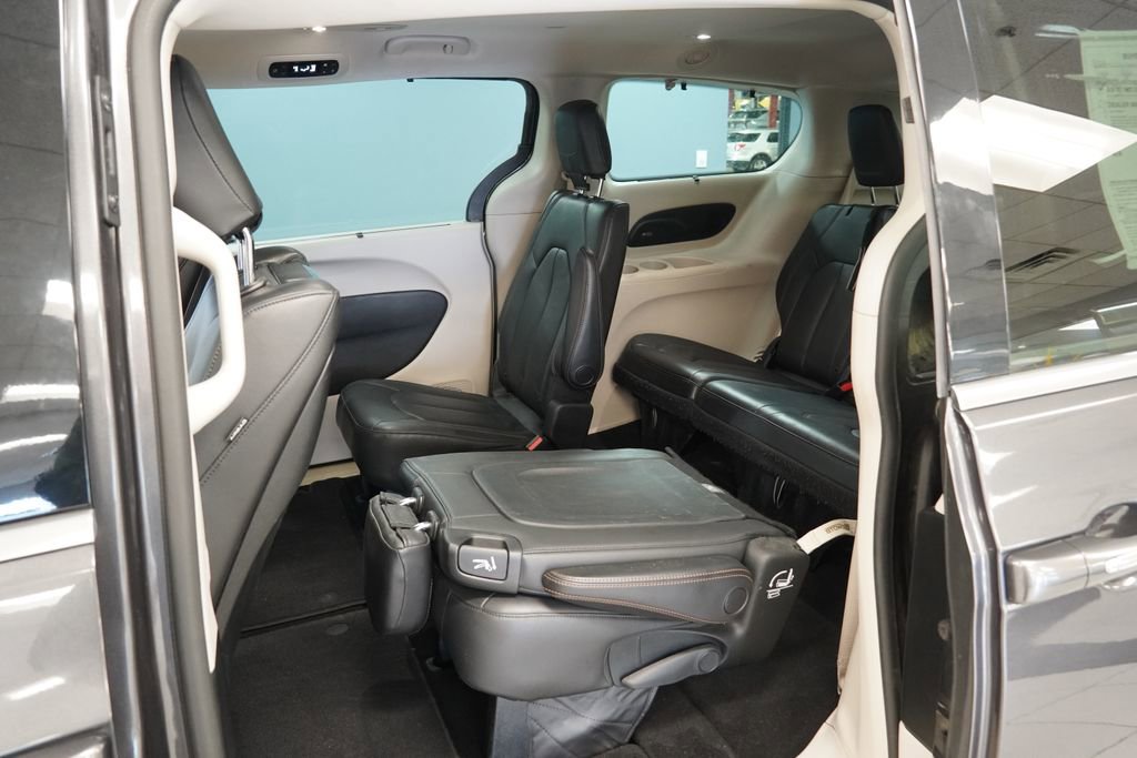 Used 2017 Chrysler Pacifica Touring-L Plus image 21