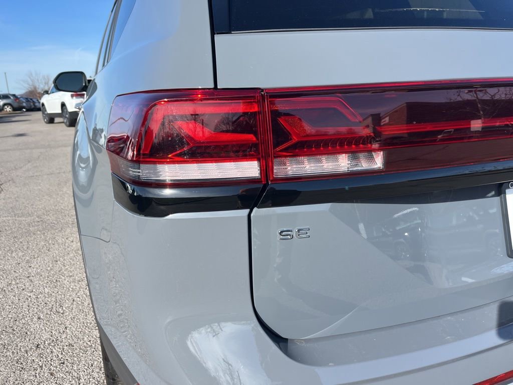 Used 2025 Volkswagen Atlas Peak Edition SE image 12