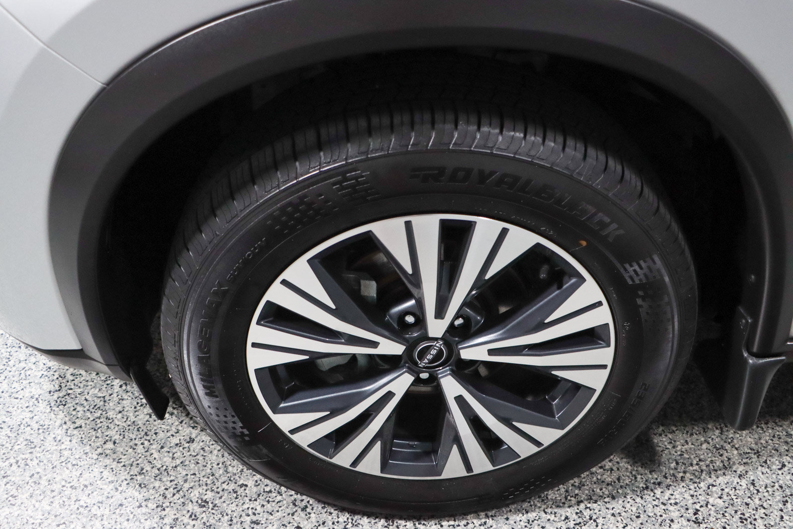 Used 2023 Nissan Rogue SV FWD image 11