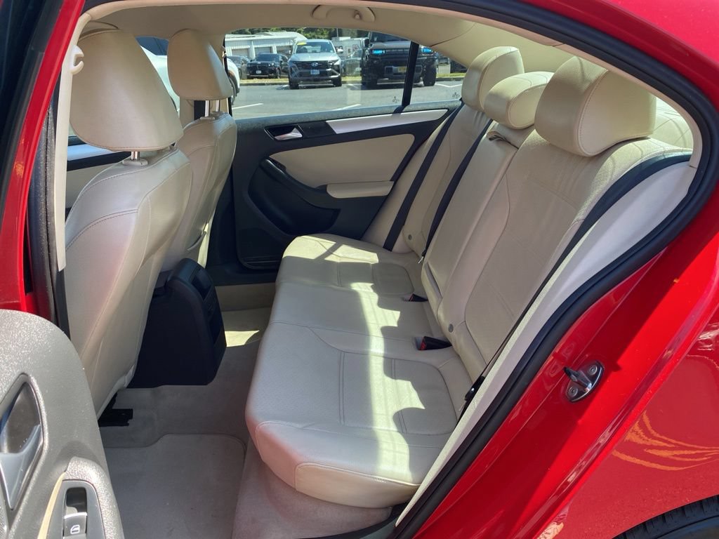 Used 2013 Volkswagen Jetta SE FWD image 12