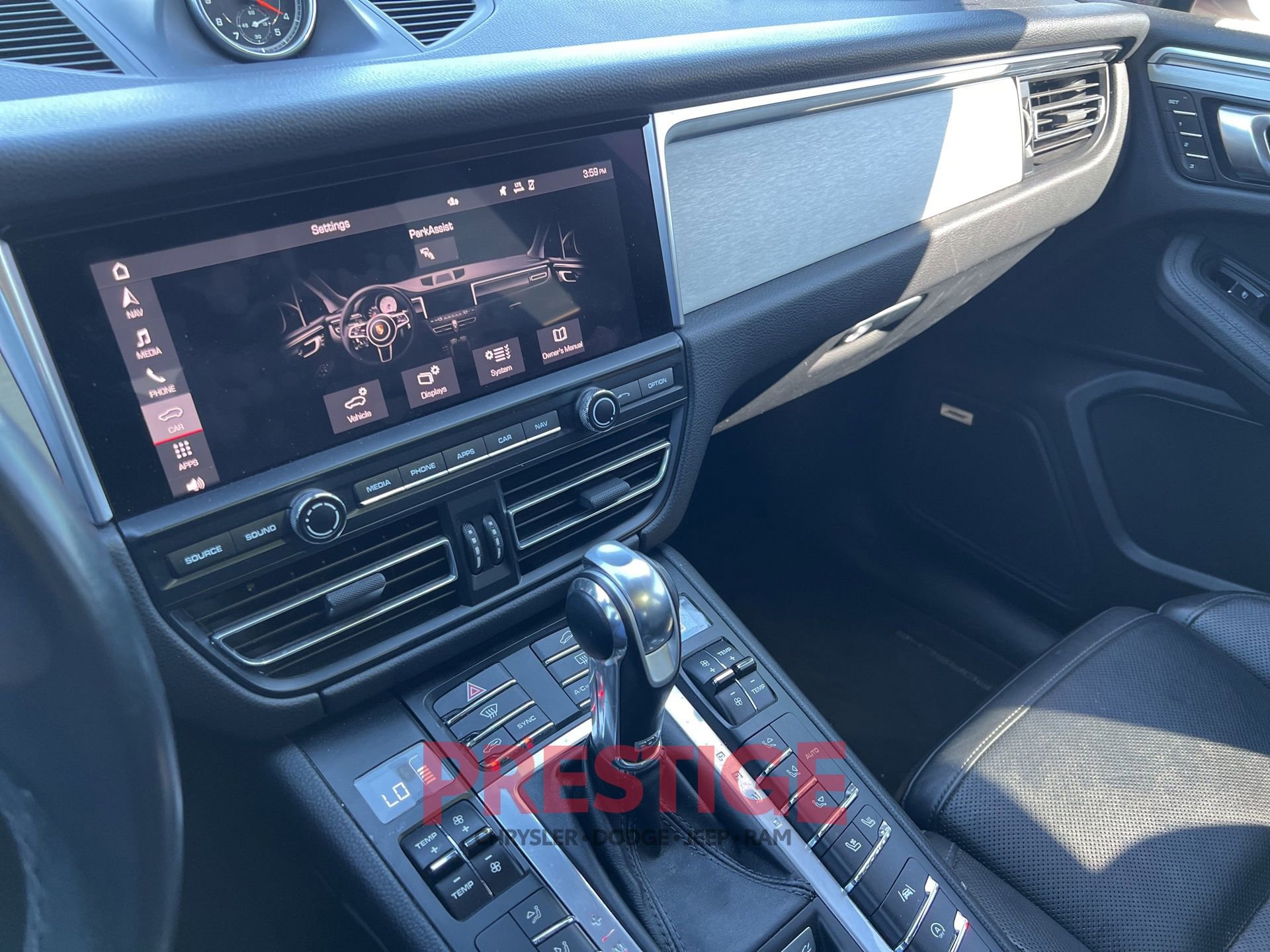 Used 2021 Porsche Macan w/ Premium Package Plus AWD/4WD image 34