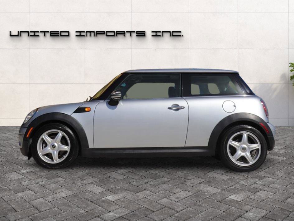Used 2010 MINI Cooper Hardtop image 2