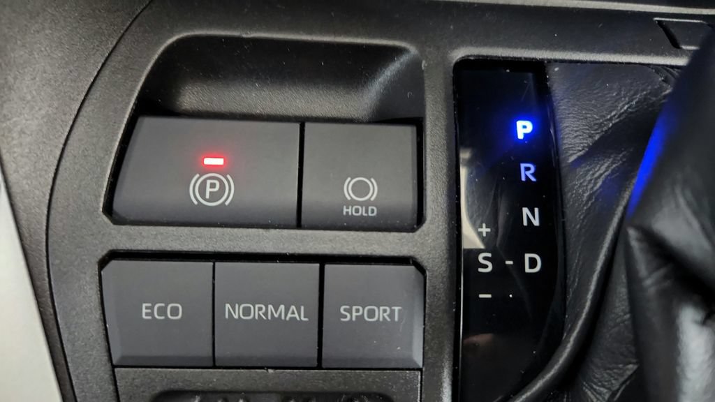 Certified 2021 Toyota RAV4 LE FWD image 33