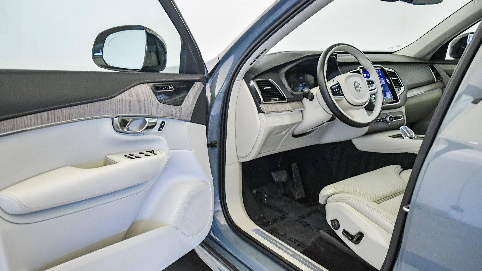 Certified 2023 Volvo XC90 T8 Ultimate image 24