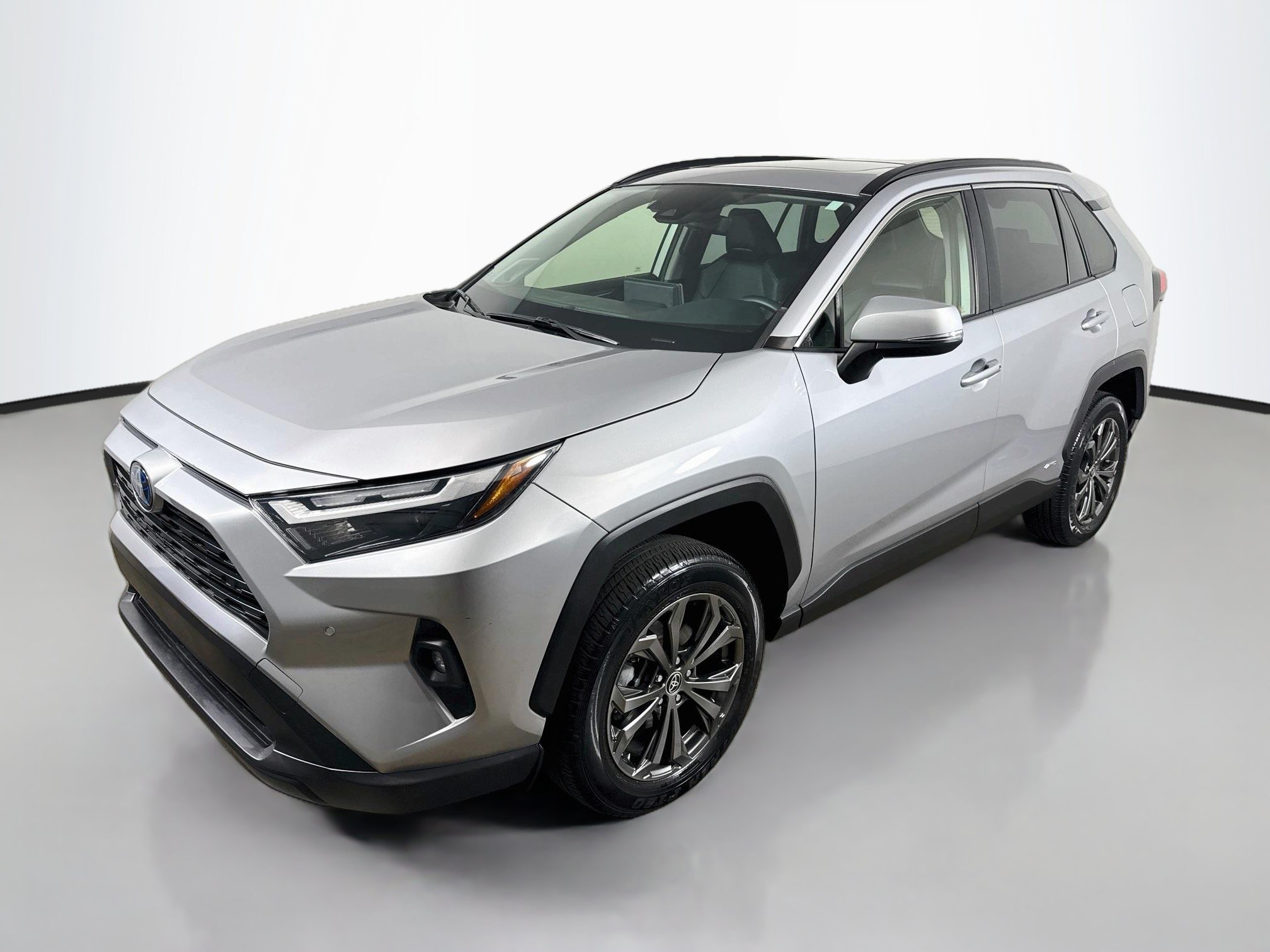 Certified 2022 Toyota RAV4 XLE Premium AWD/4WD image 3
