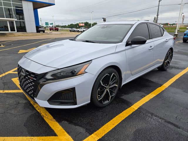 Used 2024 Nissan Altima 2.5 SR w/ SR Premium Package FWD image 10