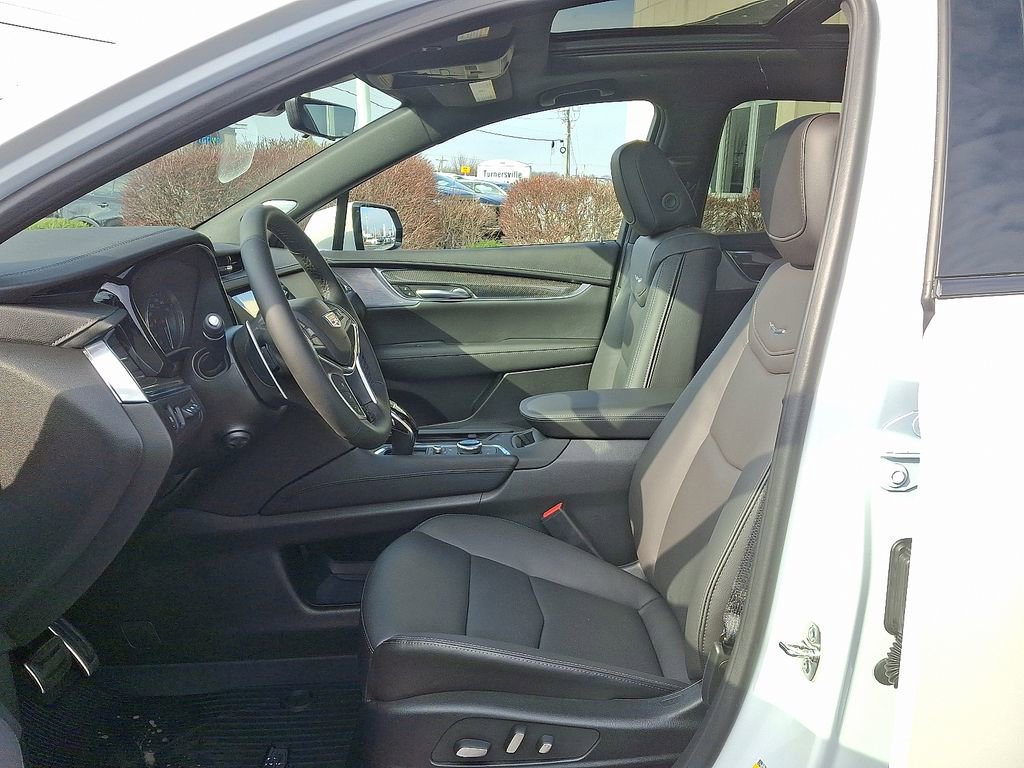 New 2026 Cadillac XT5 Sportv w/ LPO, Floor Liner Package image 6