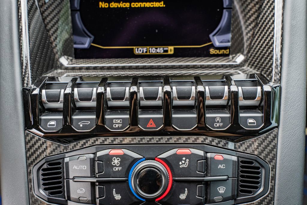 Used 2019 Lamborghini Aventador SVJ AWD/4WD image 32