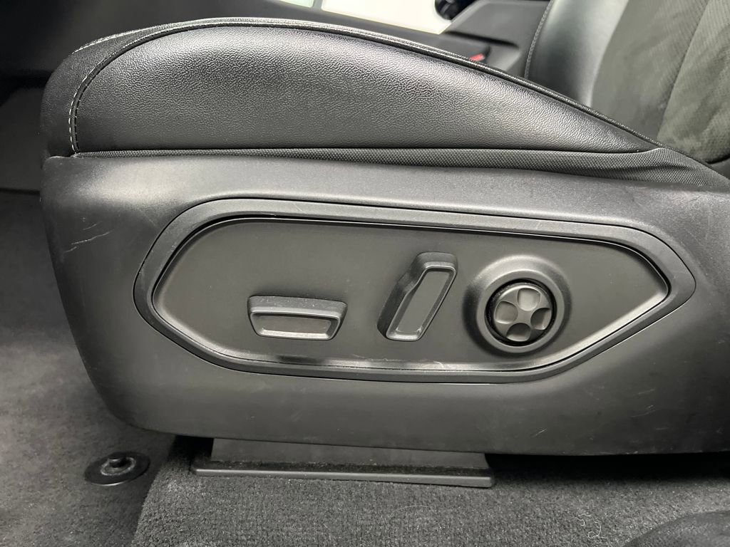 Used 2024 Jeep Grand Cherokee L Laredo image 10