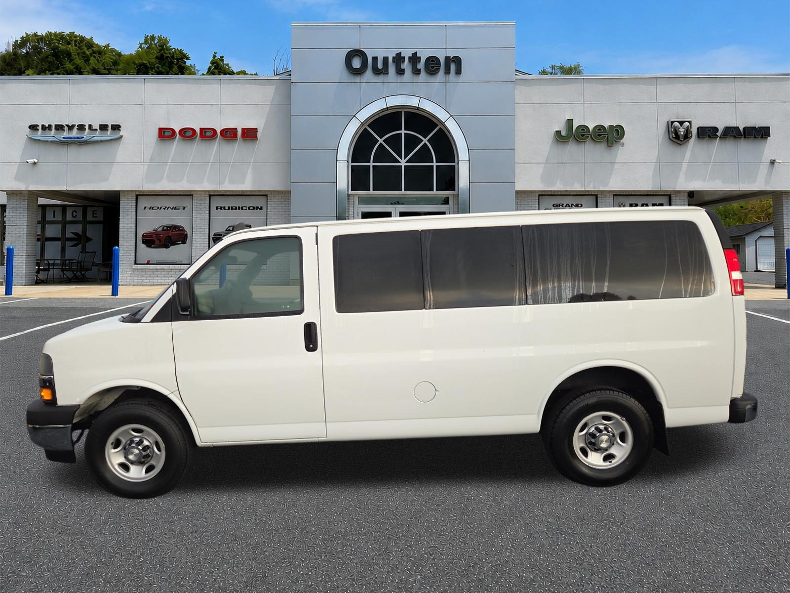 Used 2020 Chevrolet Express 3500 LT w/ LT Preferred Equipment Group RWD image 7